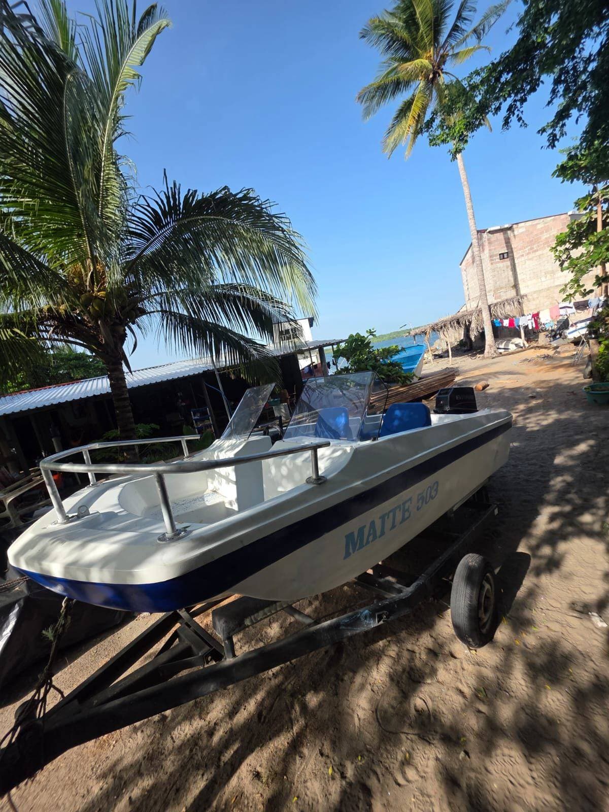 Lancha Maite 503 del Club de Pesca Barracuda lista para zarpar